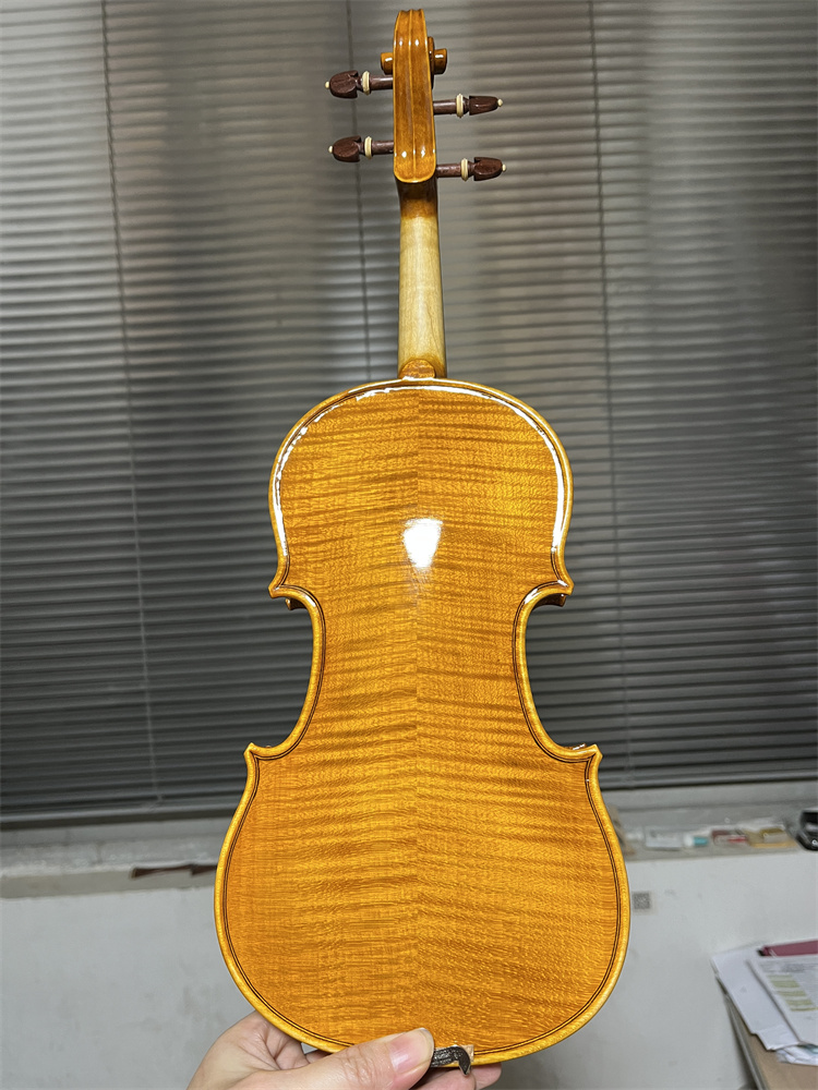 Musical Instrument Photo - Foto real, violino infantil 1/4 feito